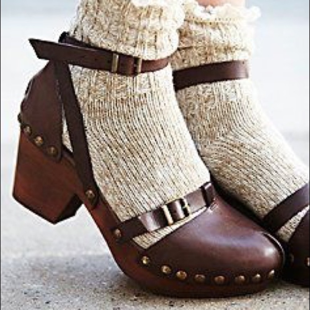 [ISO] FREE PEOPLE CALLIE CLOGS sizes 7-8